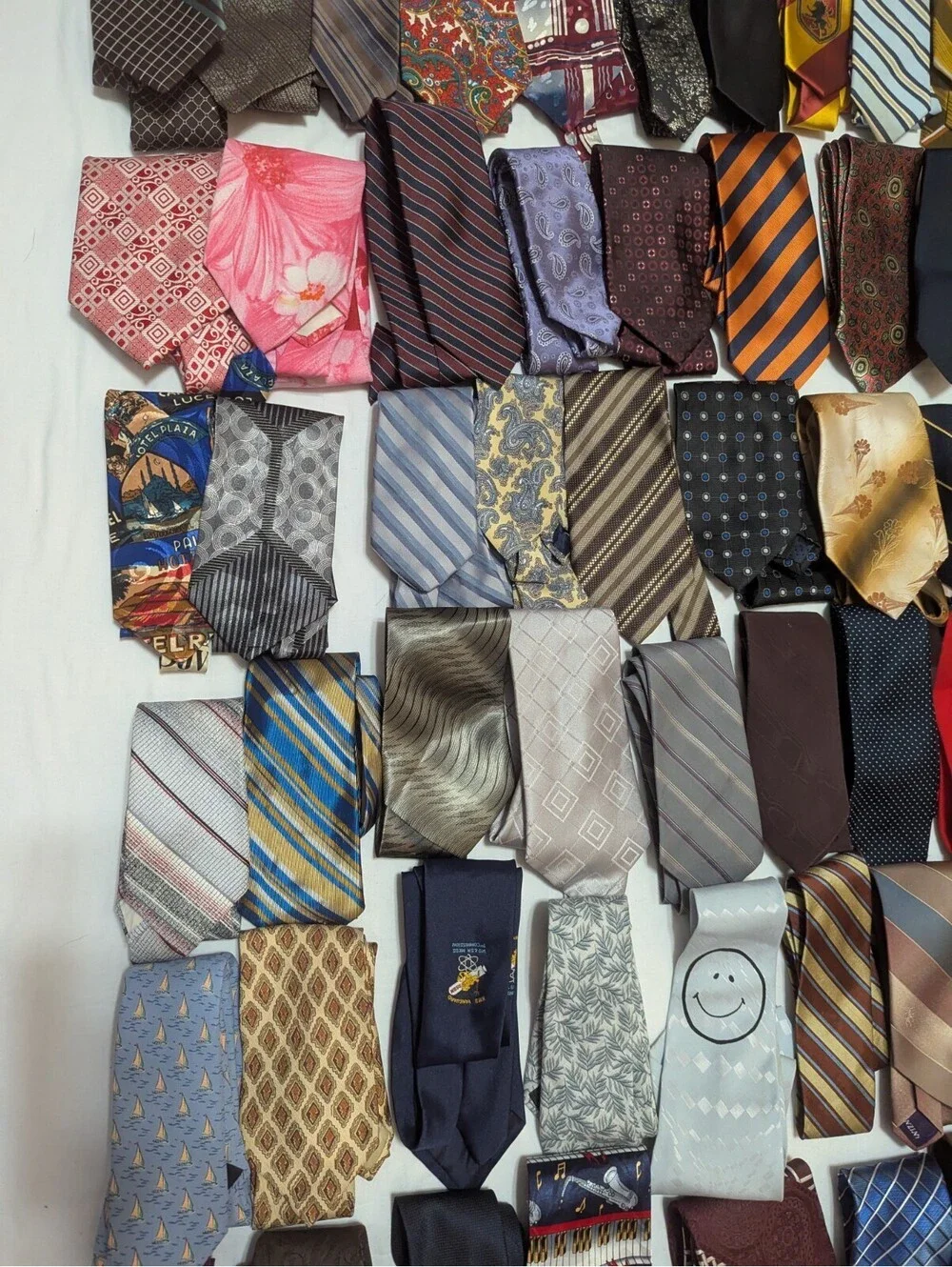 Large Lot of 150 Mens Neckties Ties for Wear Or Crafts Various Brands Colors